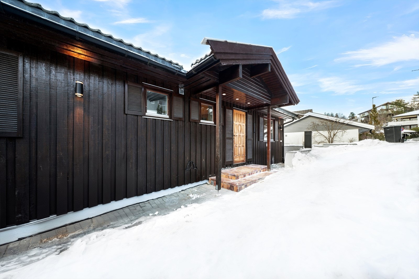 Gårdsplass og inngangsparti Galleribilde