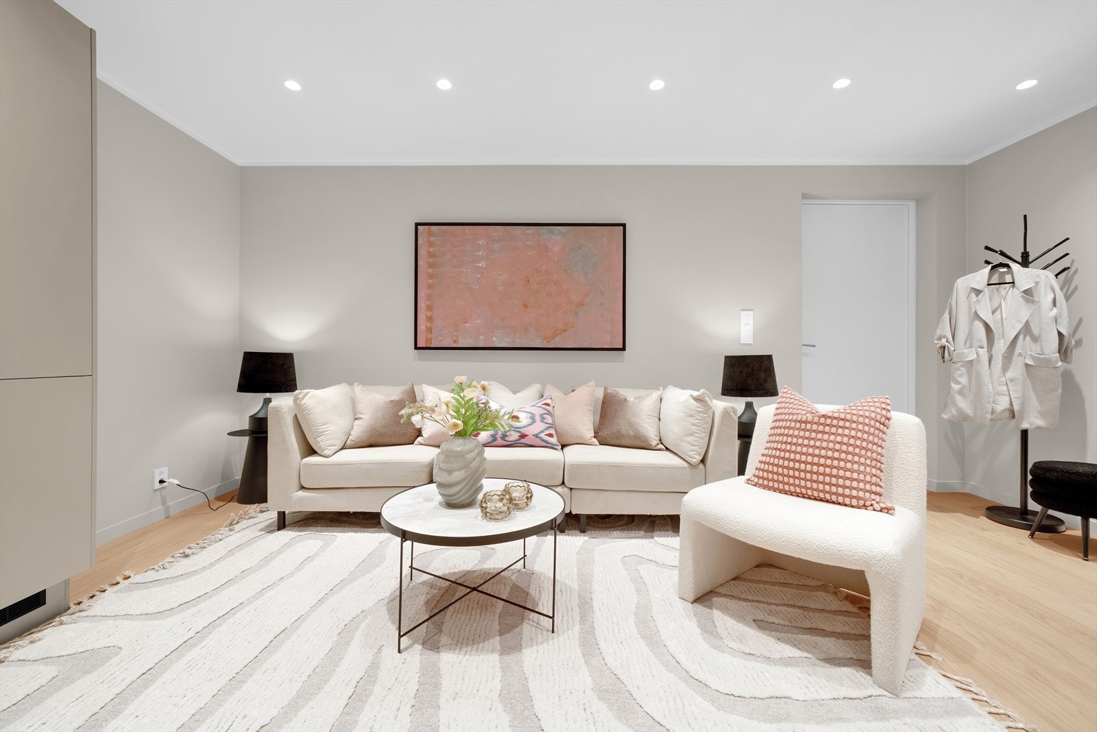 Egen inngangsdør til hybelen Galleribilde