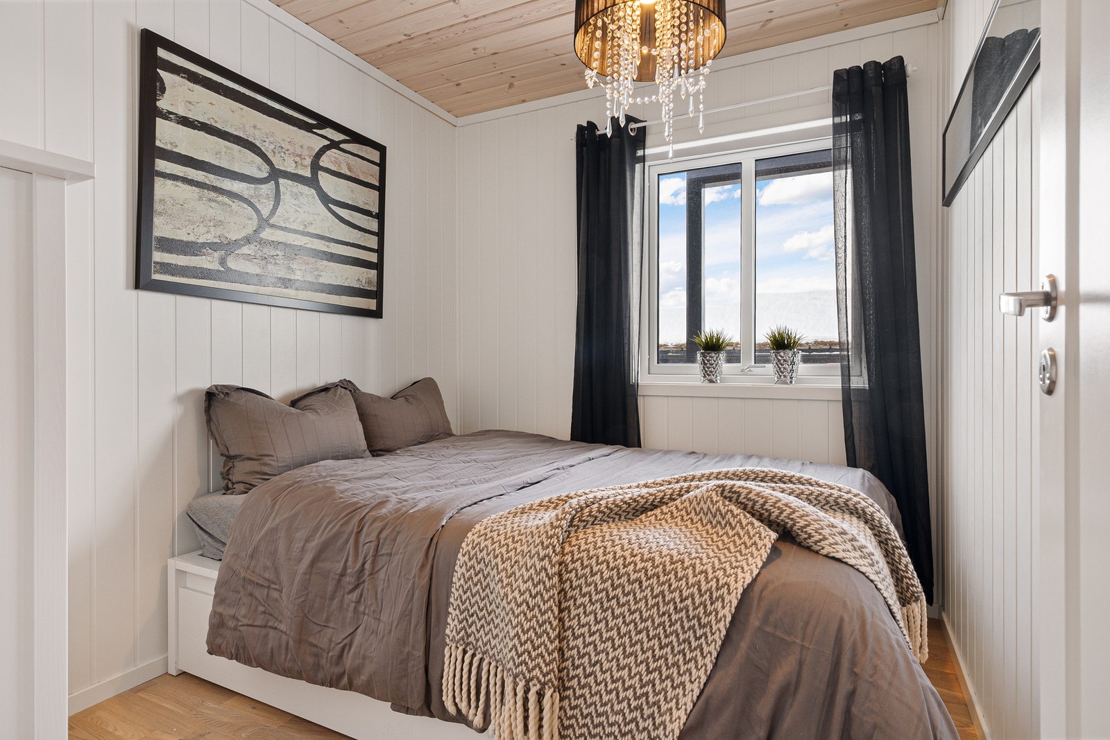 Soverom 3. Om det heller er behov for en "familiekøyseng", er det plass til dette. Galleribilde