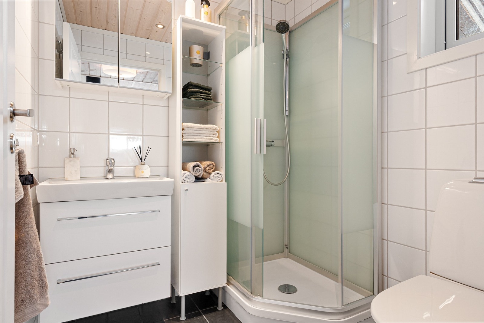 Arealeffektivt utnyttet og innredet med det du trenger. Galleribilde