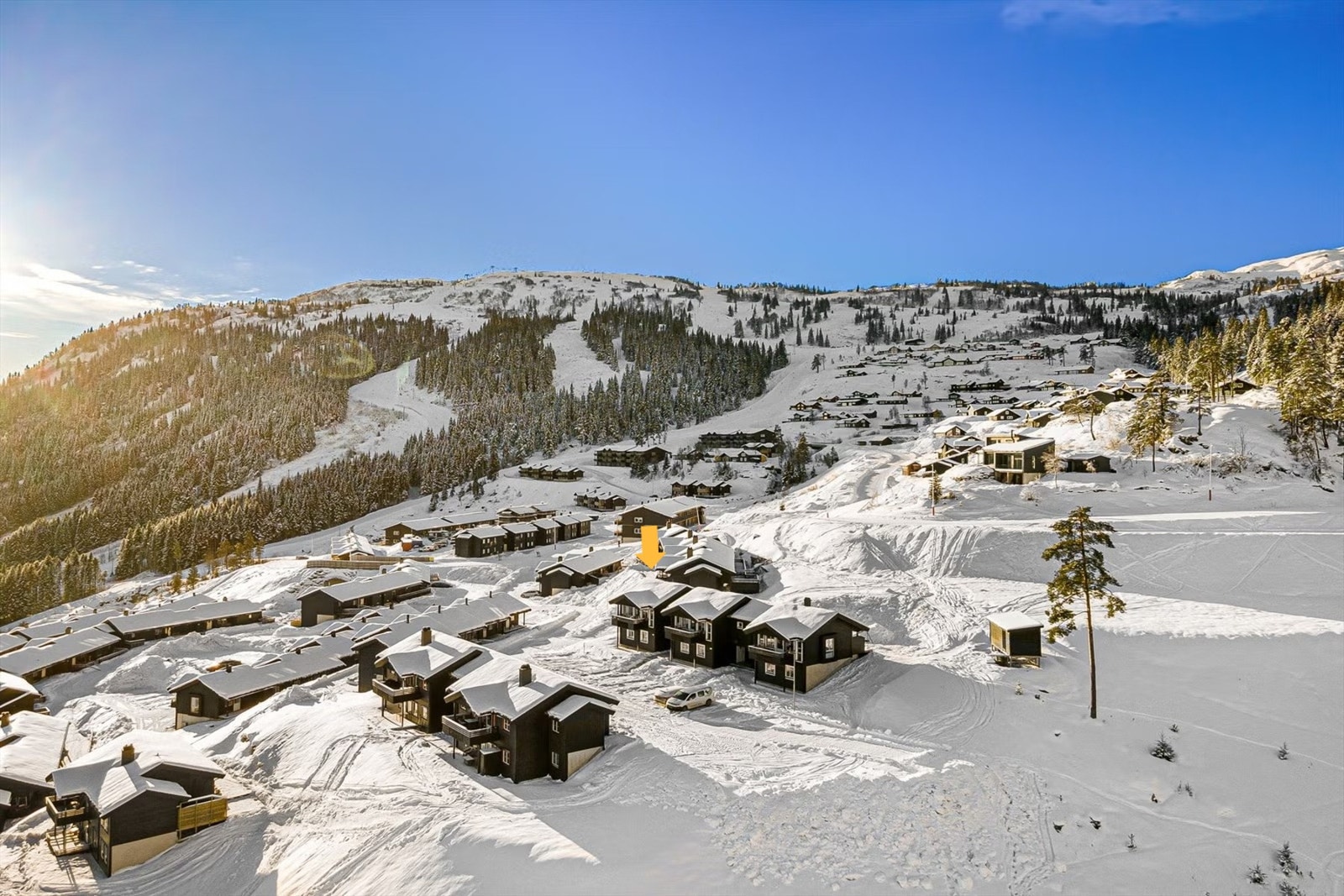 Meget god beliggenhet i enden av en blindvei og like ved "Familieløypen" og "Utforløypen". Galleribilde