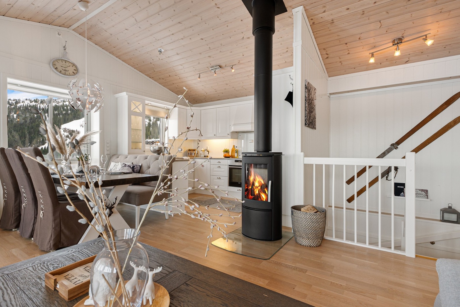 Åpen kjøkkenløsning gir optimal utnyttelse av kvadratene. Galleribilde