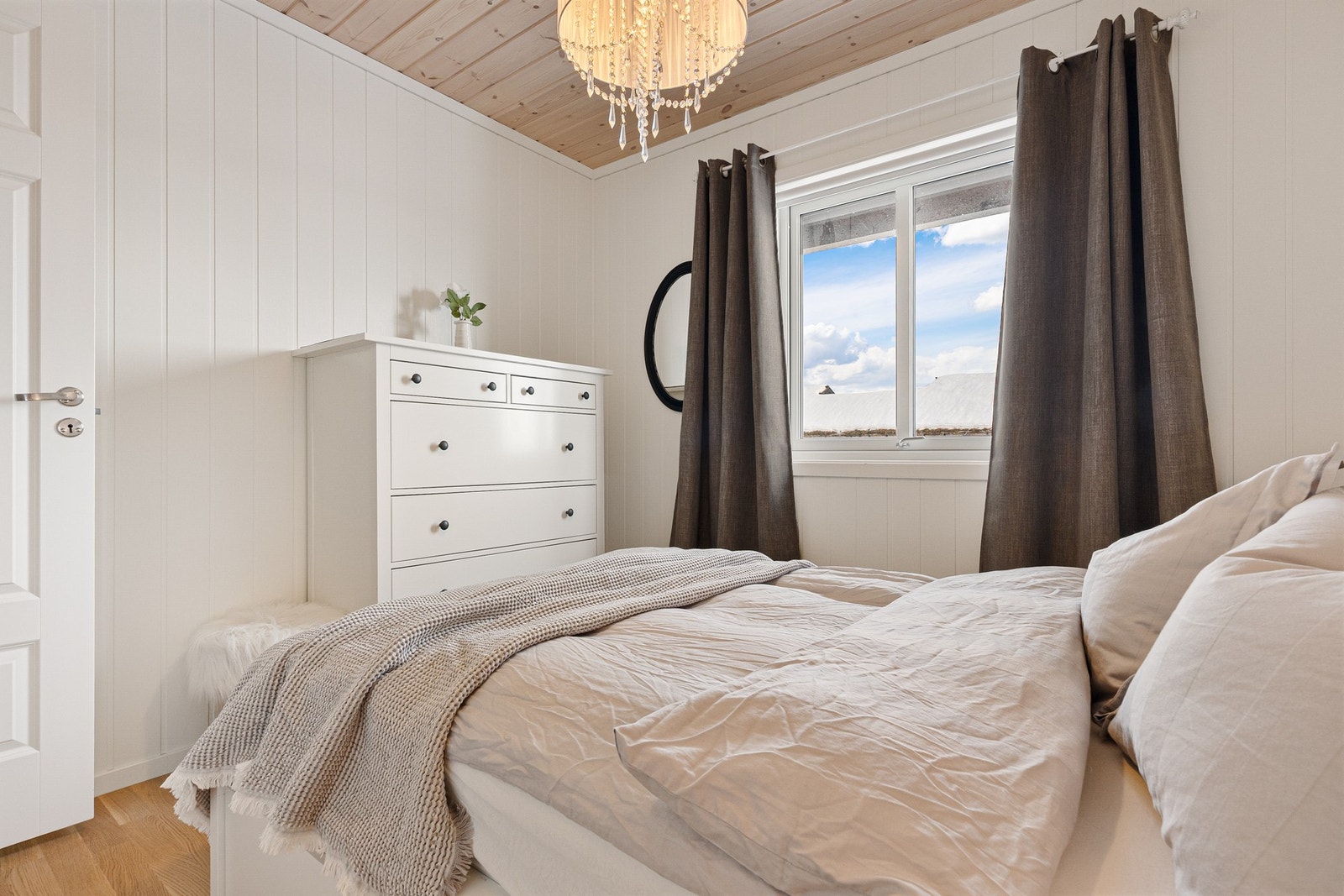 Tråstølsvegen 243 ved ZMegleren Galleribilde