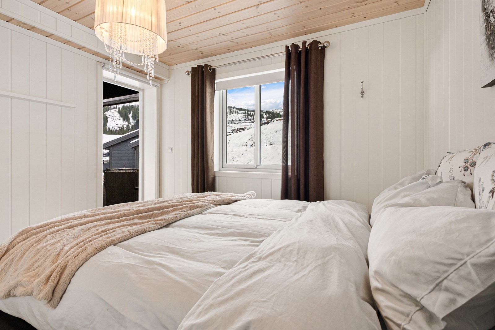 Herfra er det utgang til den solrike terrassen. Galleribilde