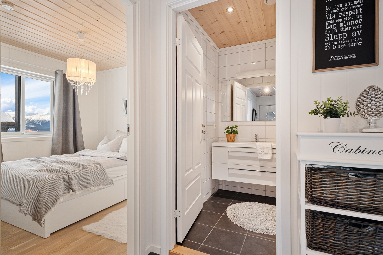 Tilkomst til bad fra hovedetasjen. Galleribilde