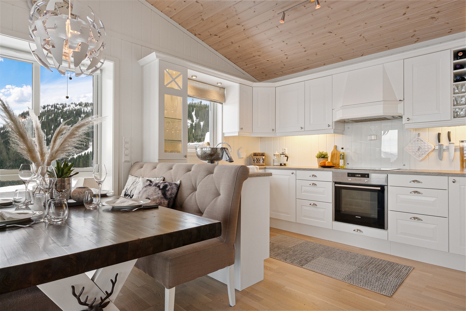 Tråstølsvegen 243 ved ZMegleren Galleribilde