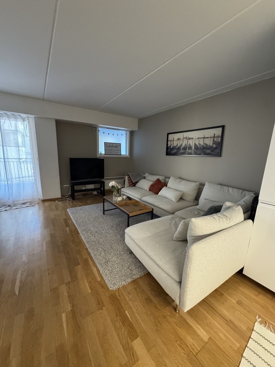 Stua med TV og internett Galleribilde