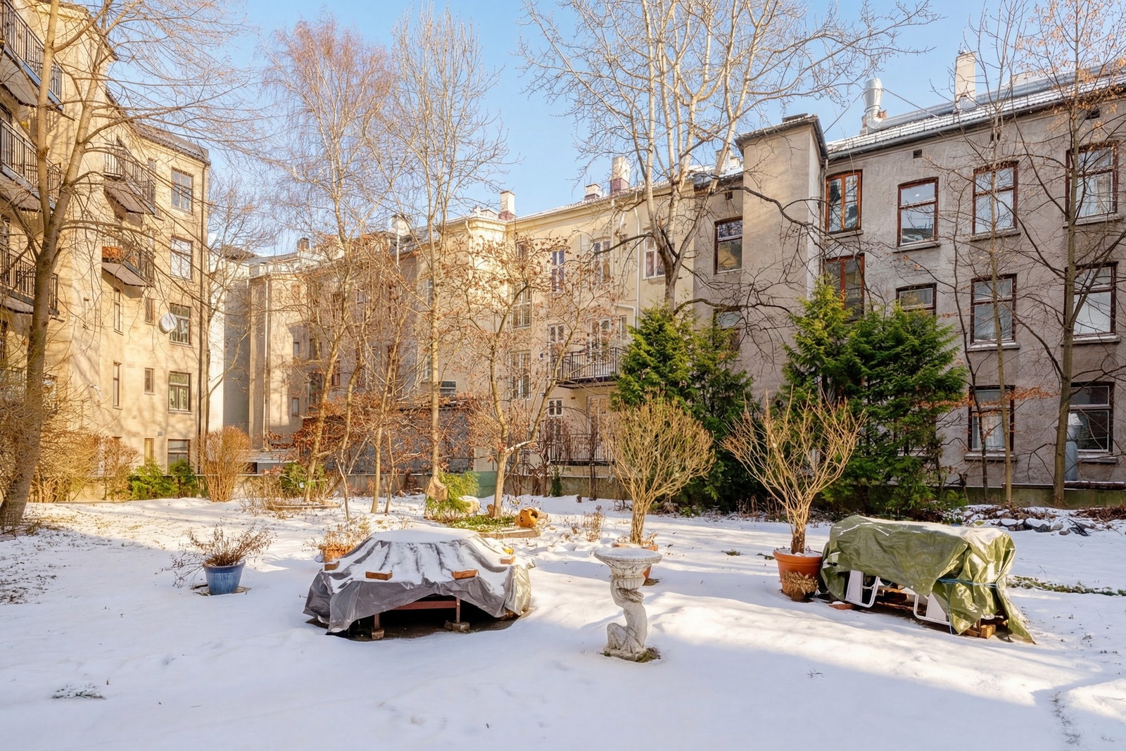 Området kombinerer klassisk bygårdsbebyggelse, grønne lunger og et pulserende byliv, noe som gjør dette til et særdeles attraktivt sted å bo. Galleribilde