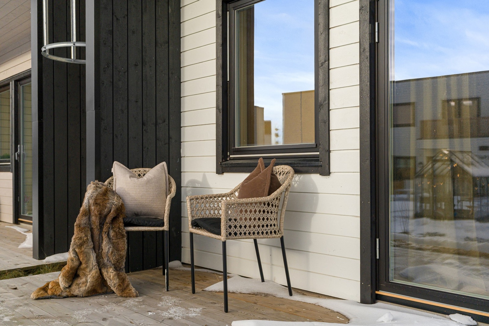 Ideell sone for en hyggelig sittegruppe hvor morgenstunden kan nytes. Galleribilde