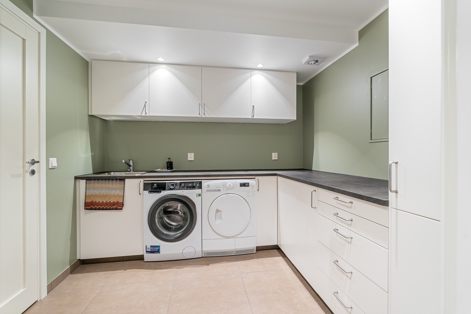 Praktisk vaskerom oppgradert i 2017, vurdert til tilstandsgrad 1 av takstmann. Galleribilde