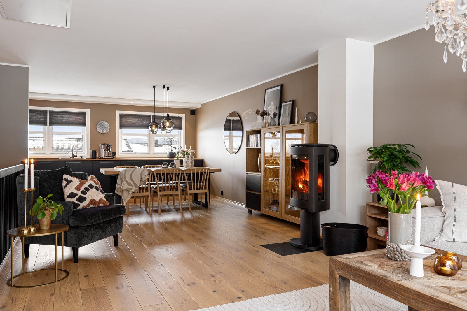 Boligen har et bruksareal på 120 kvm med god planløsning og store oppholdsrom Galleribilde