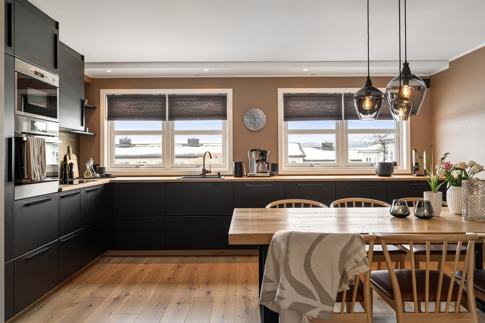 Delikat kjøkken fra 2017 som er vurdert til tilstandsgrad 1 av takstmann. Galleribilde