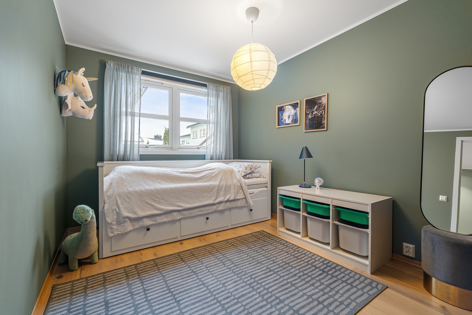 Boligens andre soverom er på 10 kvm. Galleribilde