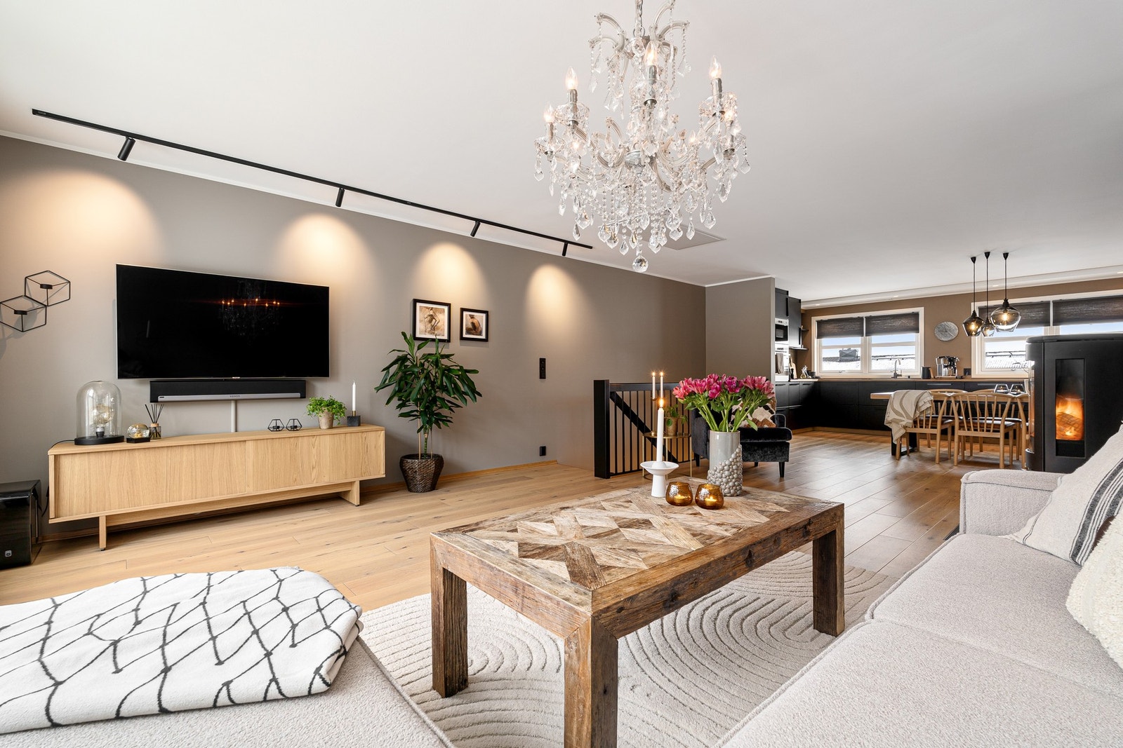 Romslig stue-/kjøkkenløsning på 50 kvm. Galleribilde