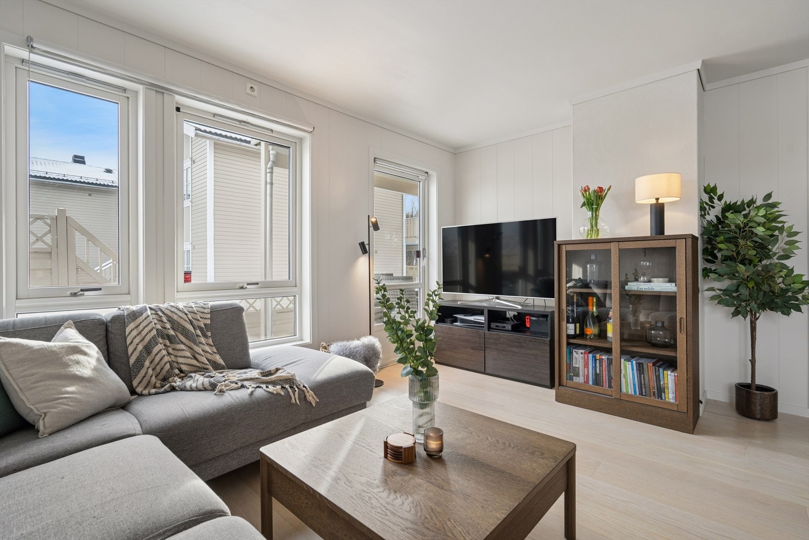 Fra stuen er det utgang til markterrasse Galleribilde