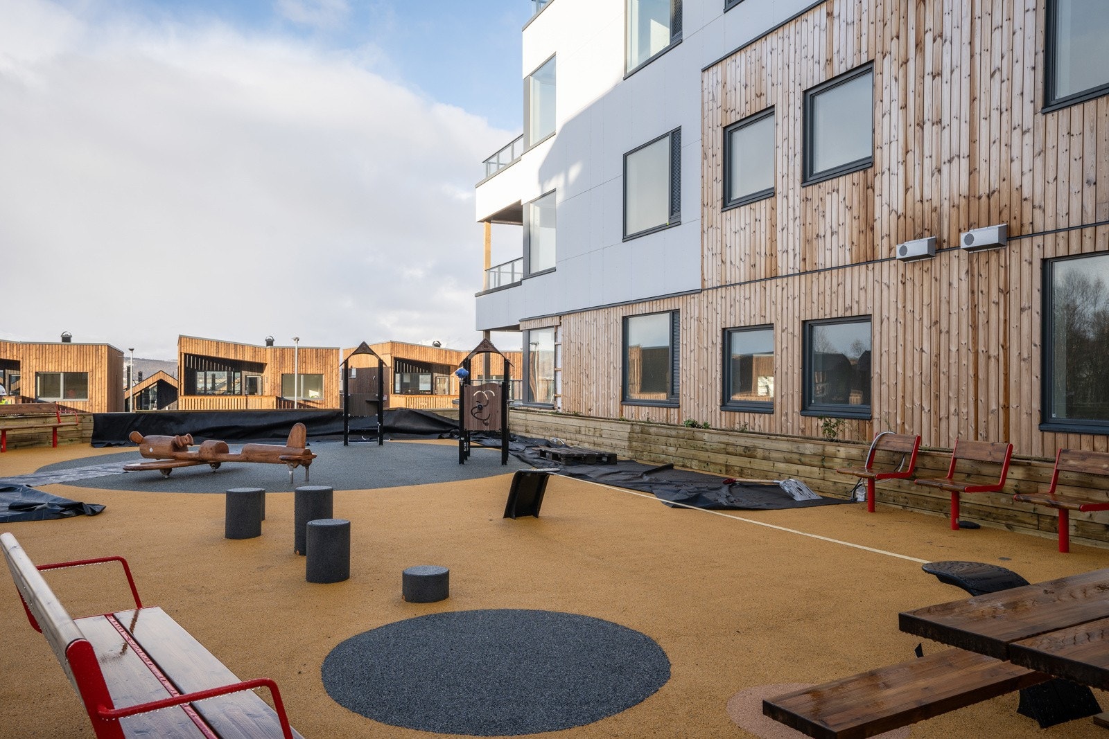 Her vil man få en energieffektiv leilighet med mange gode kvaliteter. Nærområdet rundt blokka byr på flere turveier, sosiale grillsteder og ikke minst Bak-Olsen.