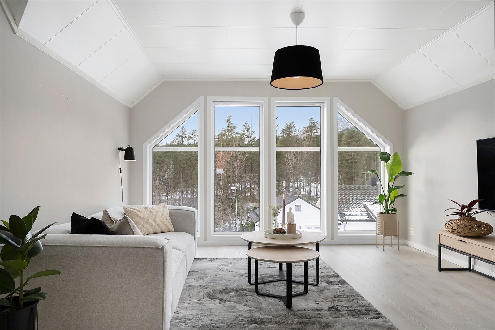 Utsikt fra loftstue. Galleribilde