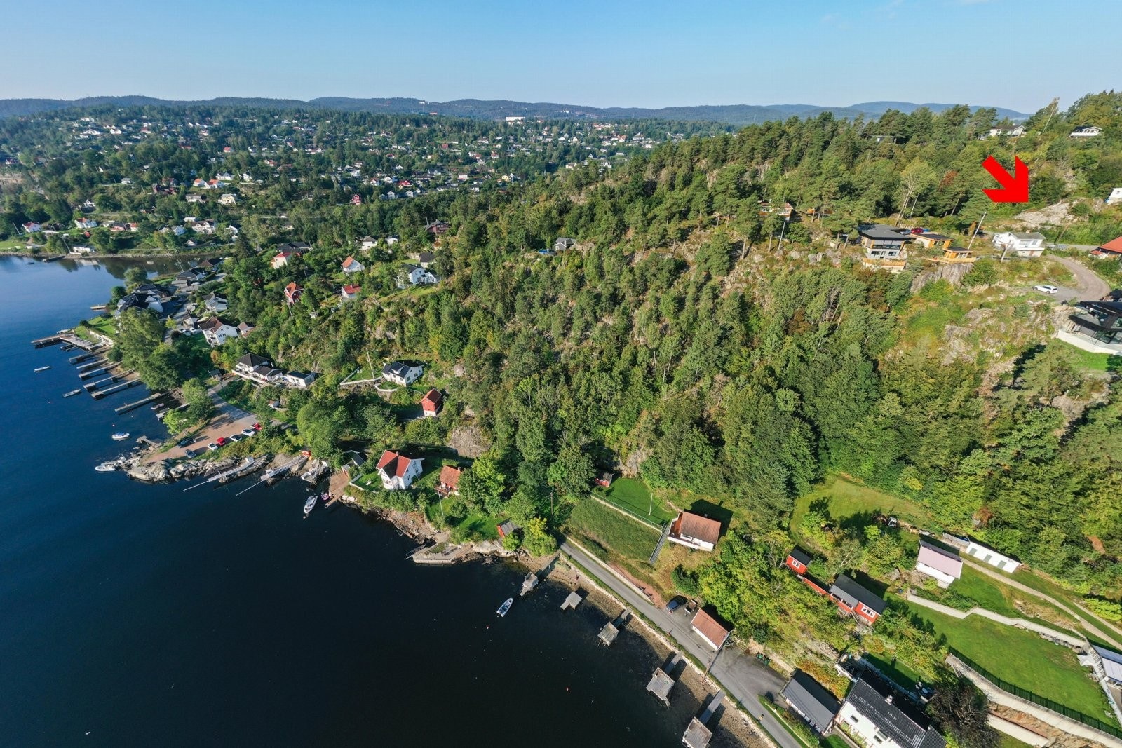 Eneboligtomt på Årosfjellet med flott utsikt over Oslofjorden. Foto: Digit Media AS Galleribilde