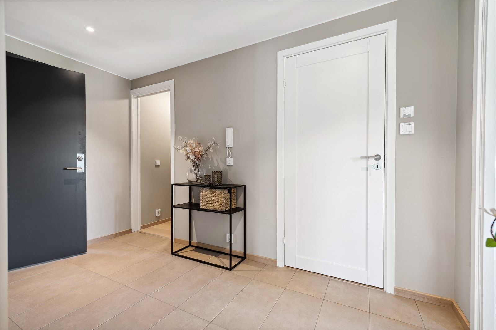 Gangen har adkomst til 2 boder Galleribilde