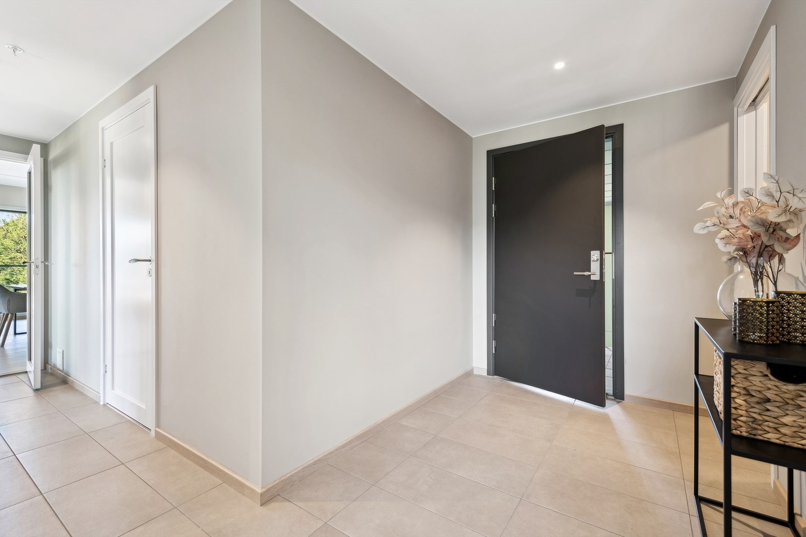 Vannbåren gulvvarme som er termostatstyrt i alle rom Galleribilde