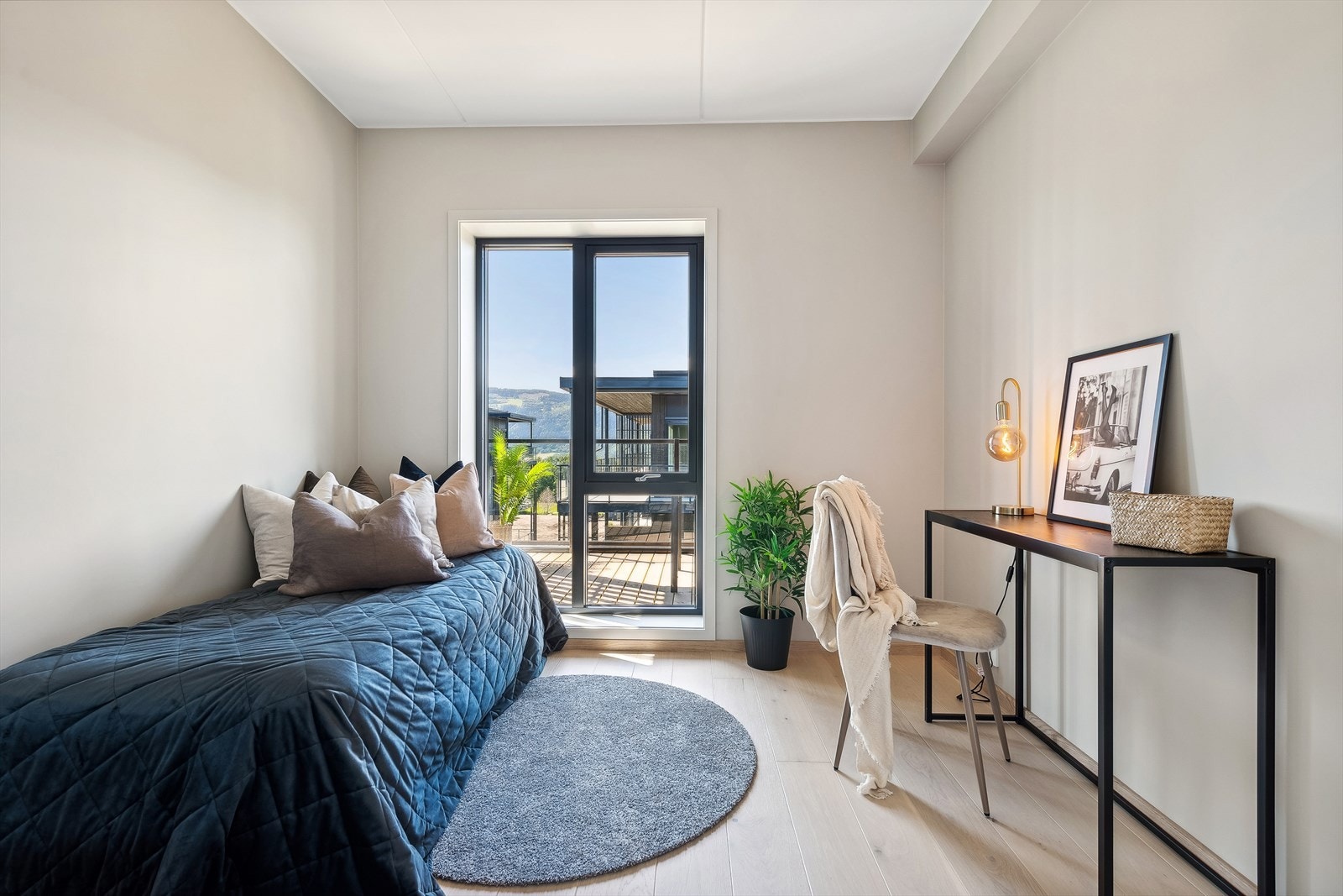 Soverom 2 kan møbleres med seng og kontorplass Galleribilde