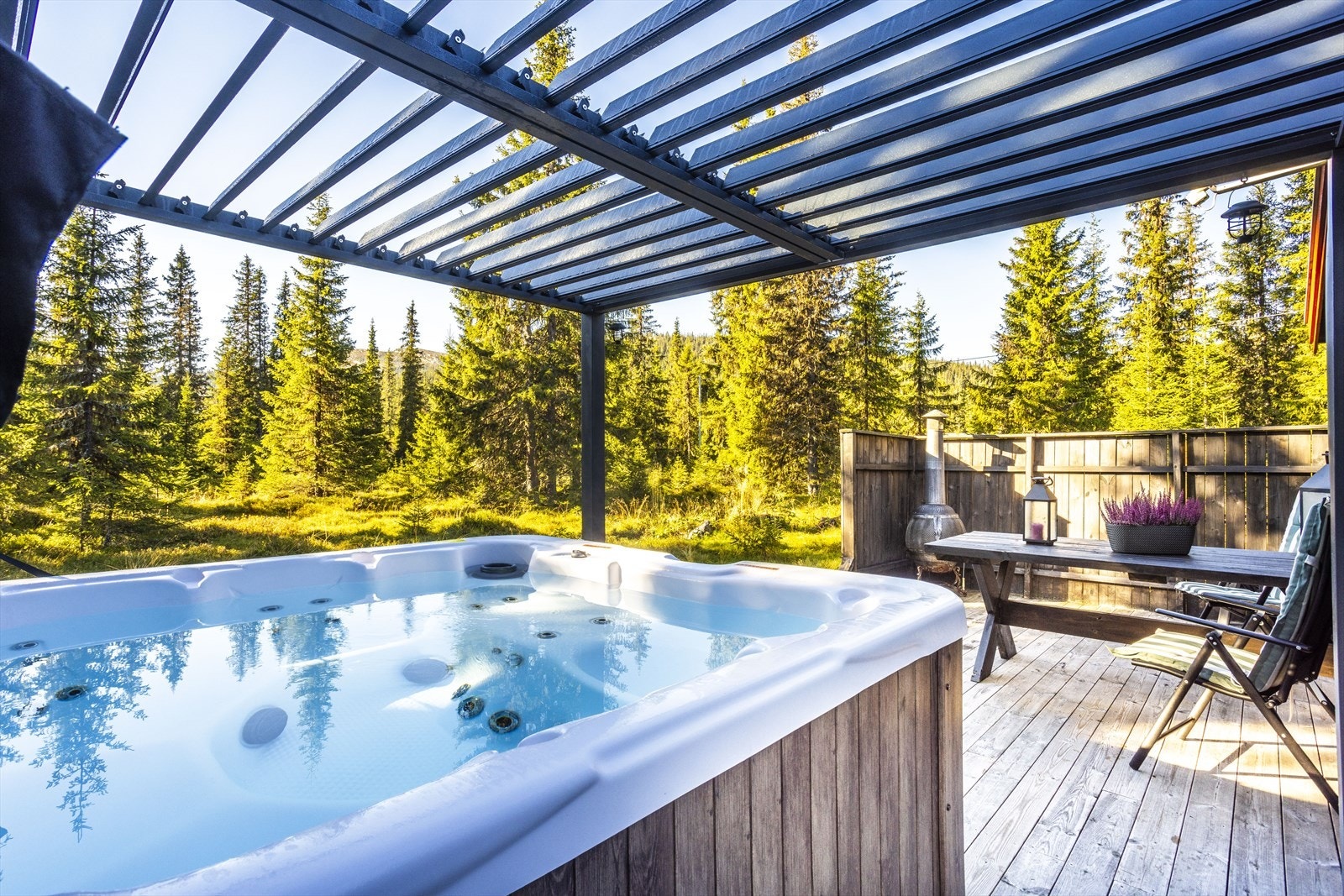 Jacuzzi som tilfører en touch av luksus, ideelt om vinteren. Galleribilde