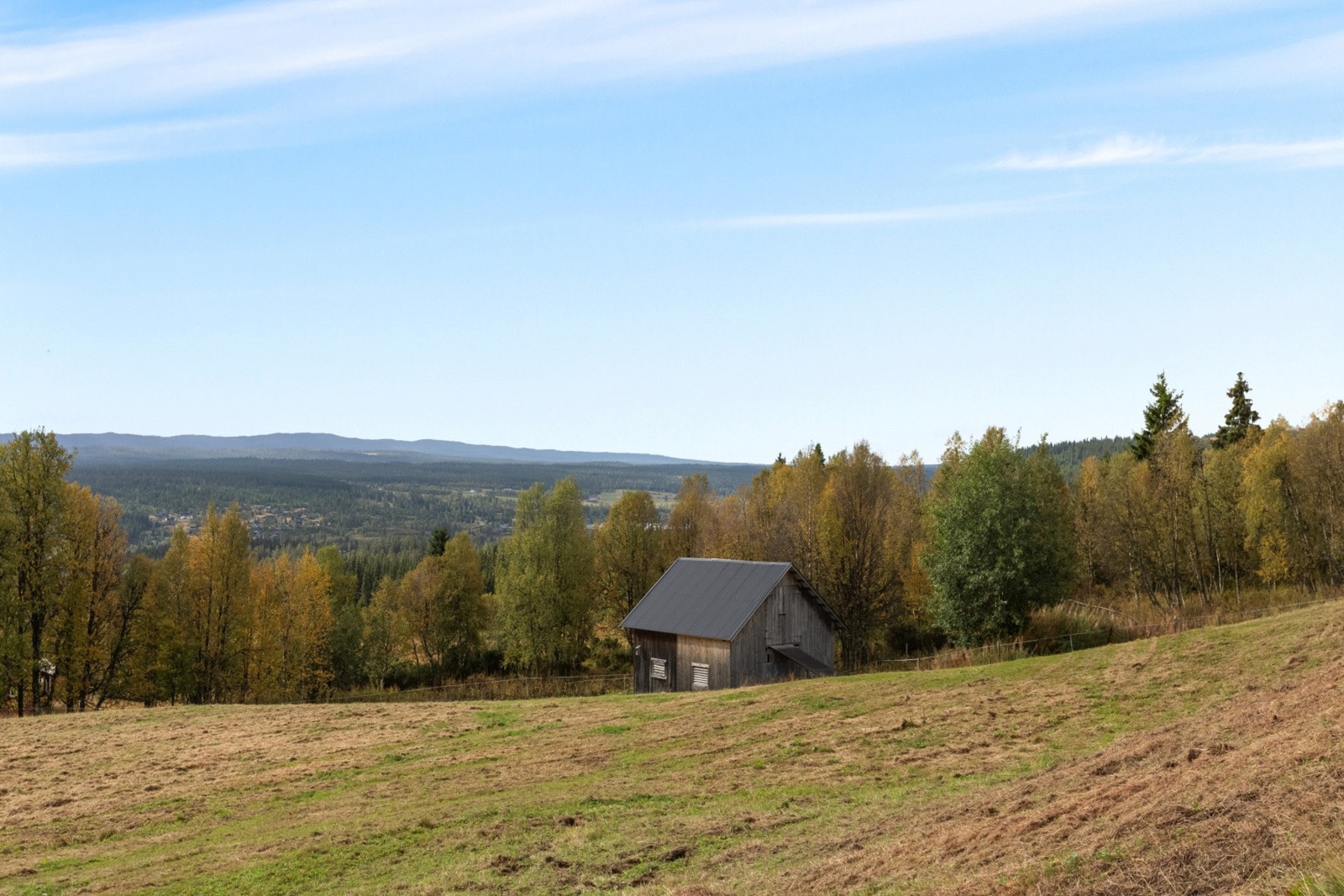 Låve tilhørende eiendommen. Galleribilde