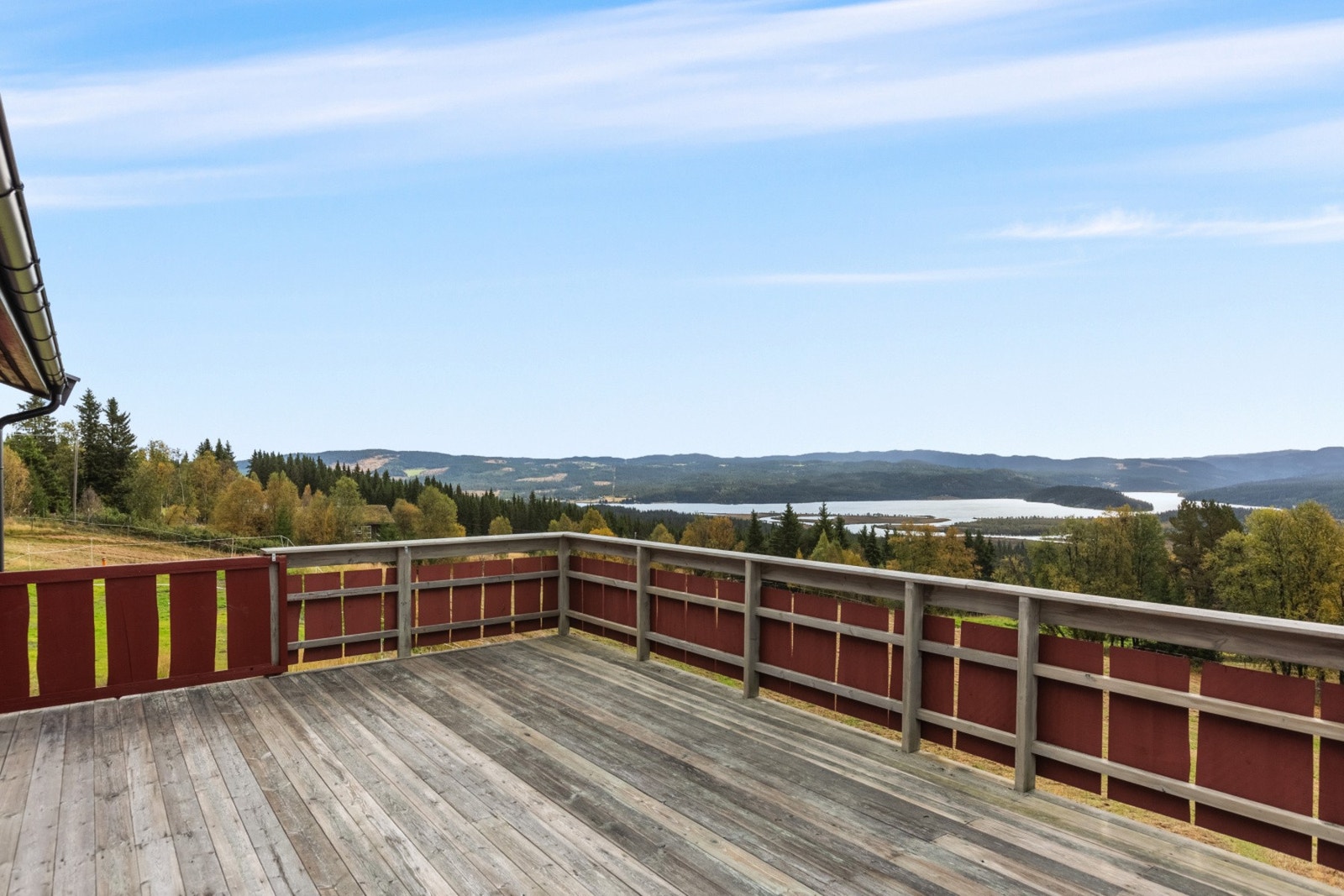 Fra terrassen er det en fantastisk utsikt og gode solforhold! Galleribilde