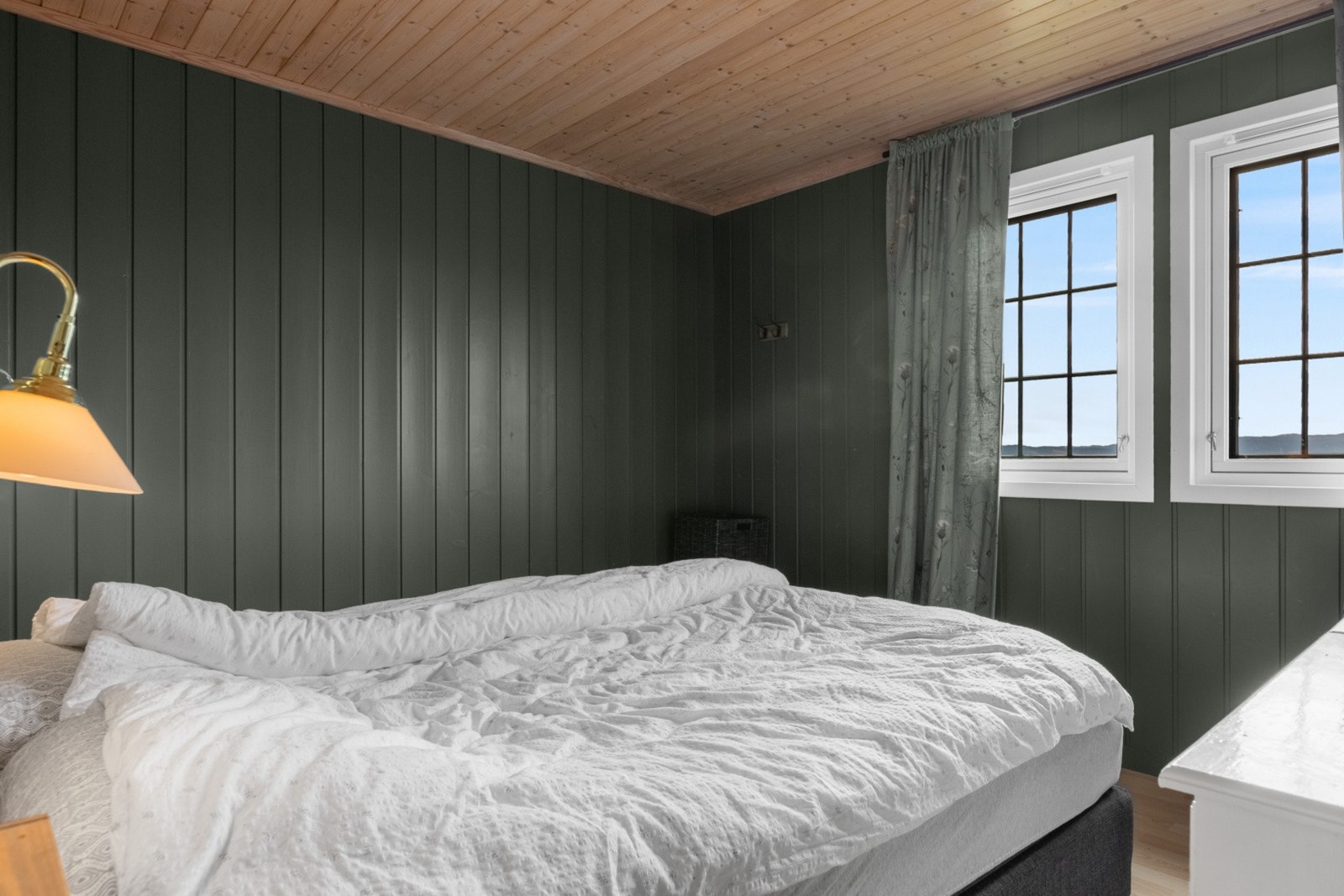 Hytta har fire soverom. Soverom 1 med dobbeltseng. Galleribilde