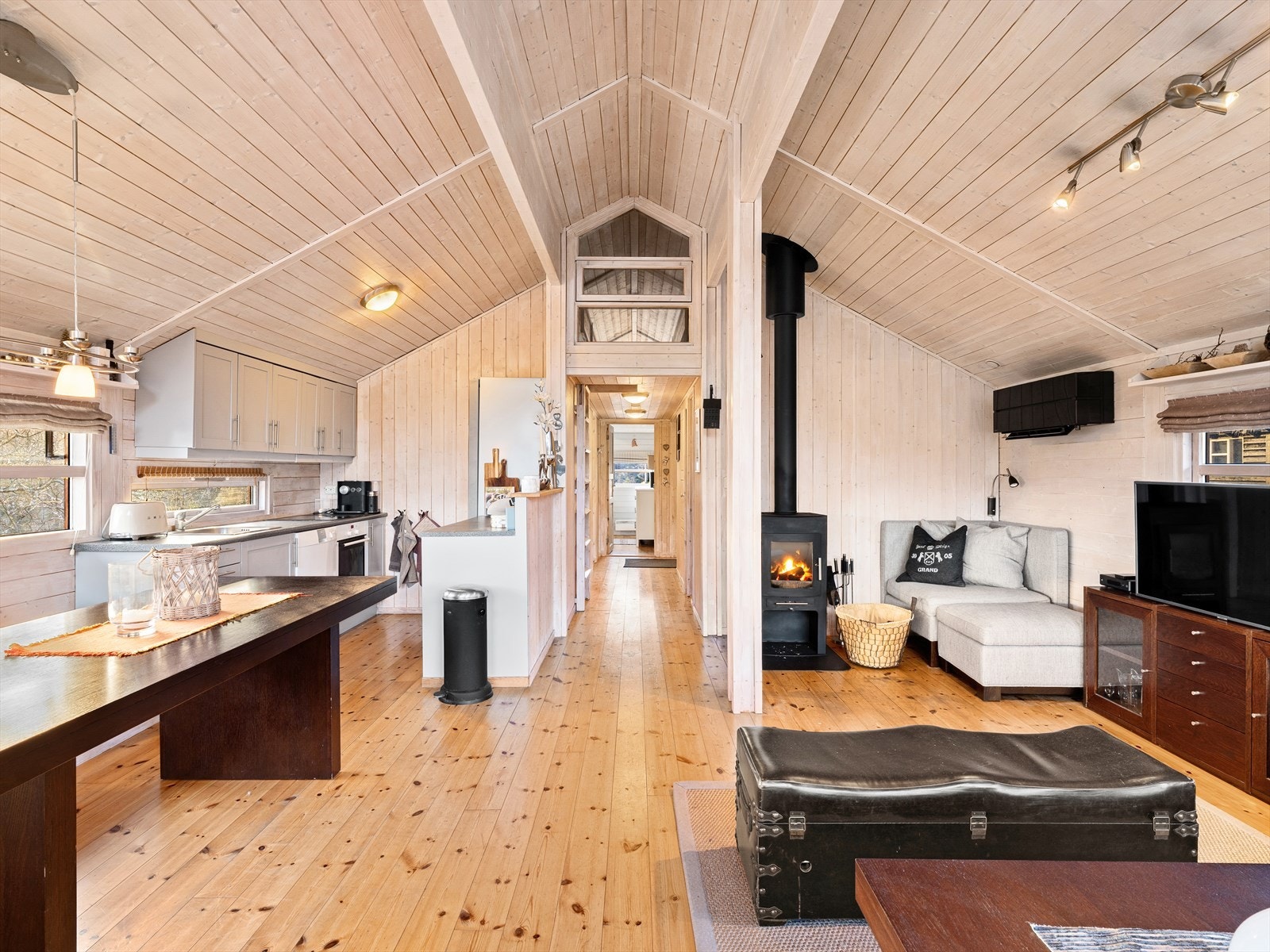 Vedovn med glassdør. Varmepumpe installert Galleribilde