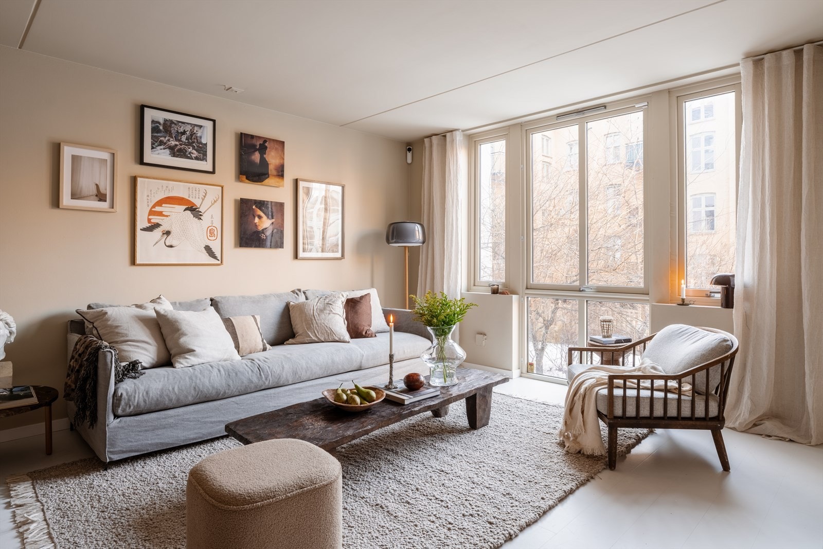 Stuen og soverommene vender inn mot bakgården og ligger i 2. etasje Galleribilde