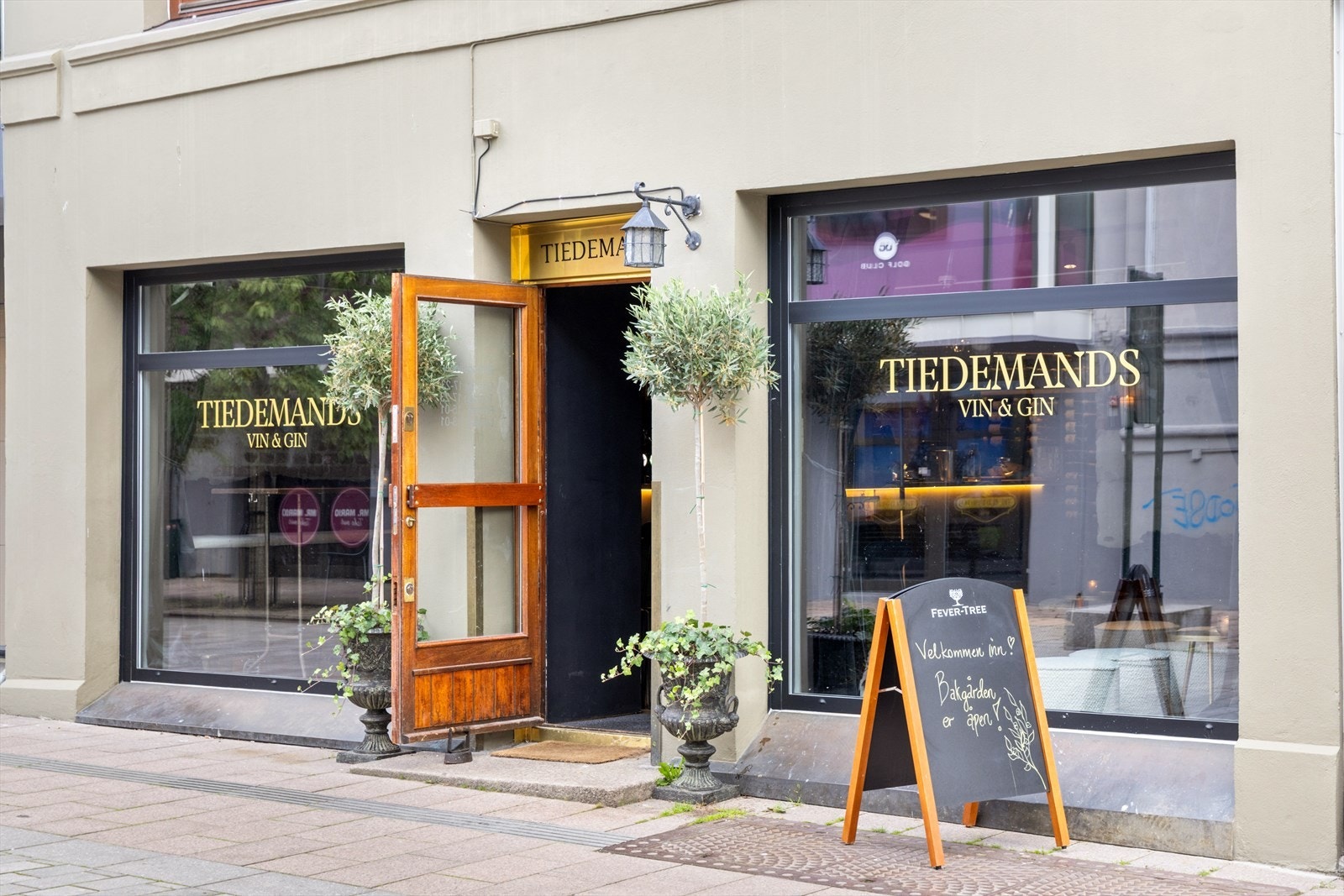 Tiedemands Vin & Gin bar er også en populær destinasjon i sentrum Galleribilde