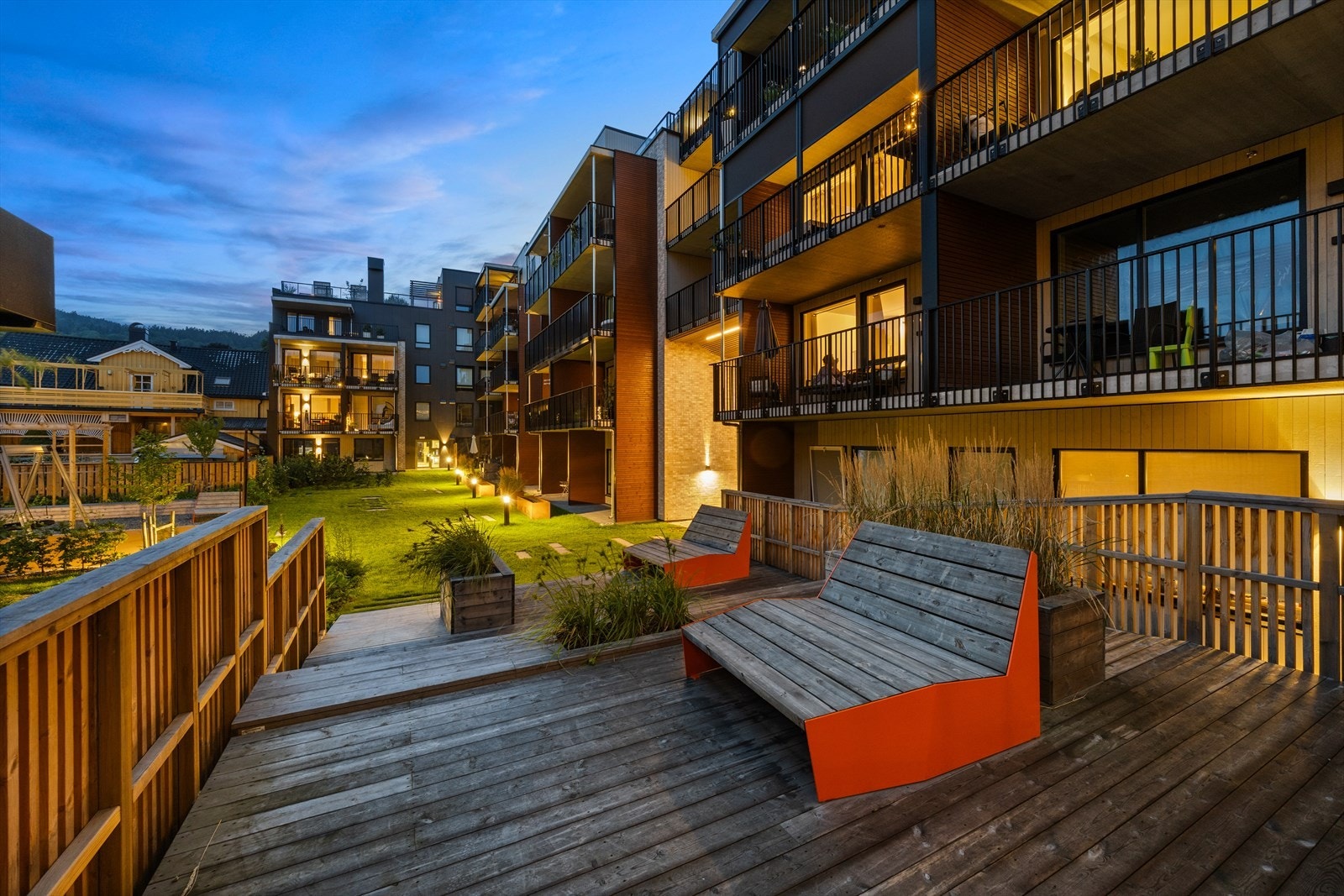 Felles terrasser, grøntarealer og lekeplass Galleribilde