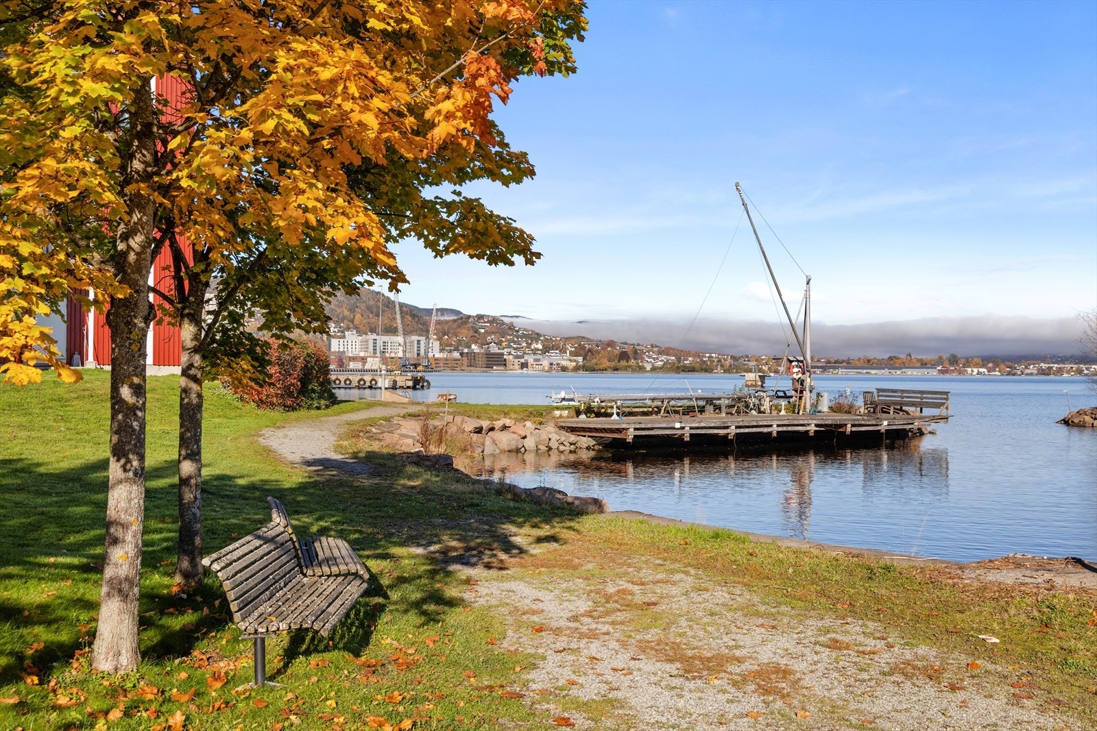 Nærhet til fjorden rett nedenfor leiligheten Galleribilde