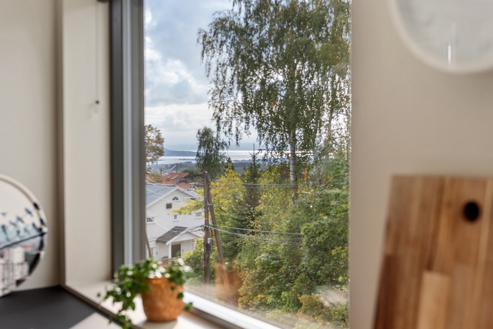 Utsikt fra kjøkkenvinduet Galleribilde