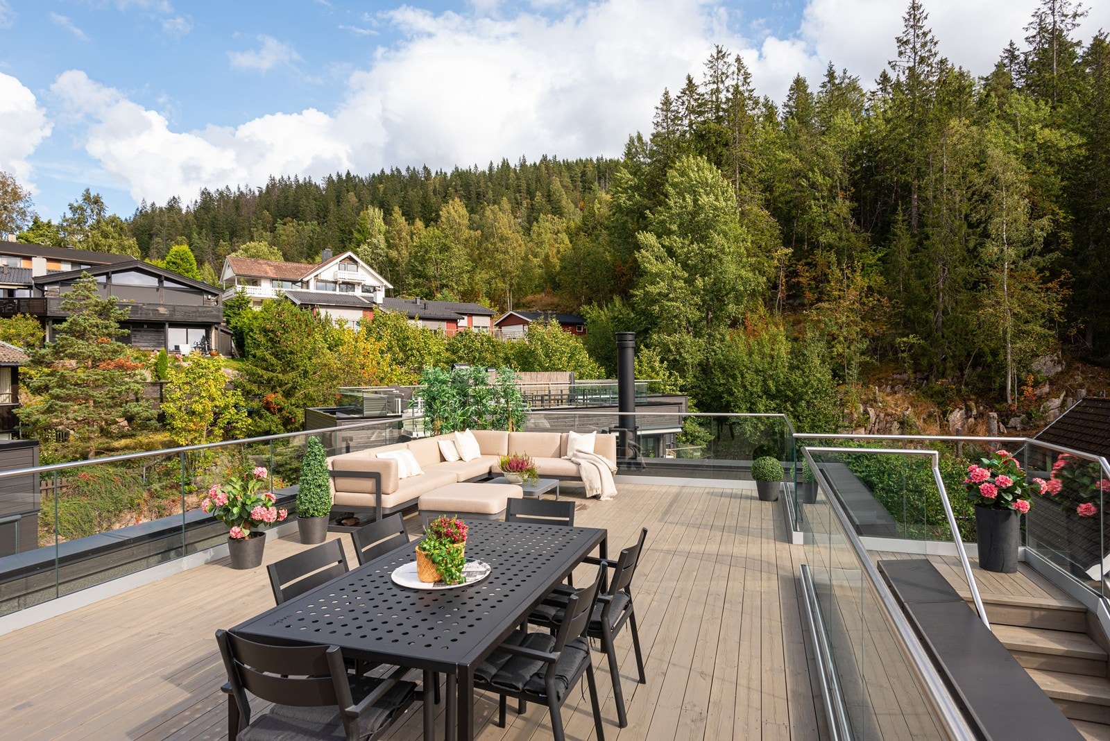 Bakover har du basically marka som nærmeste nabo Galleribilde