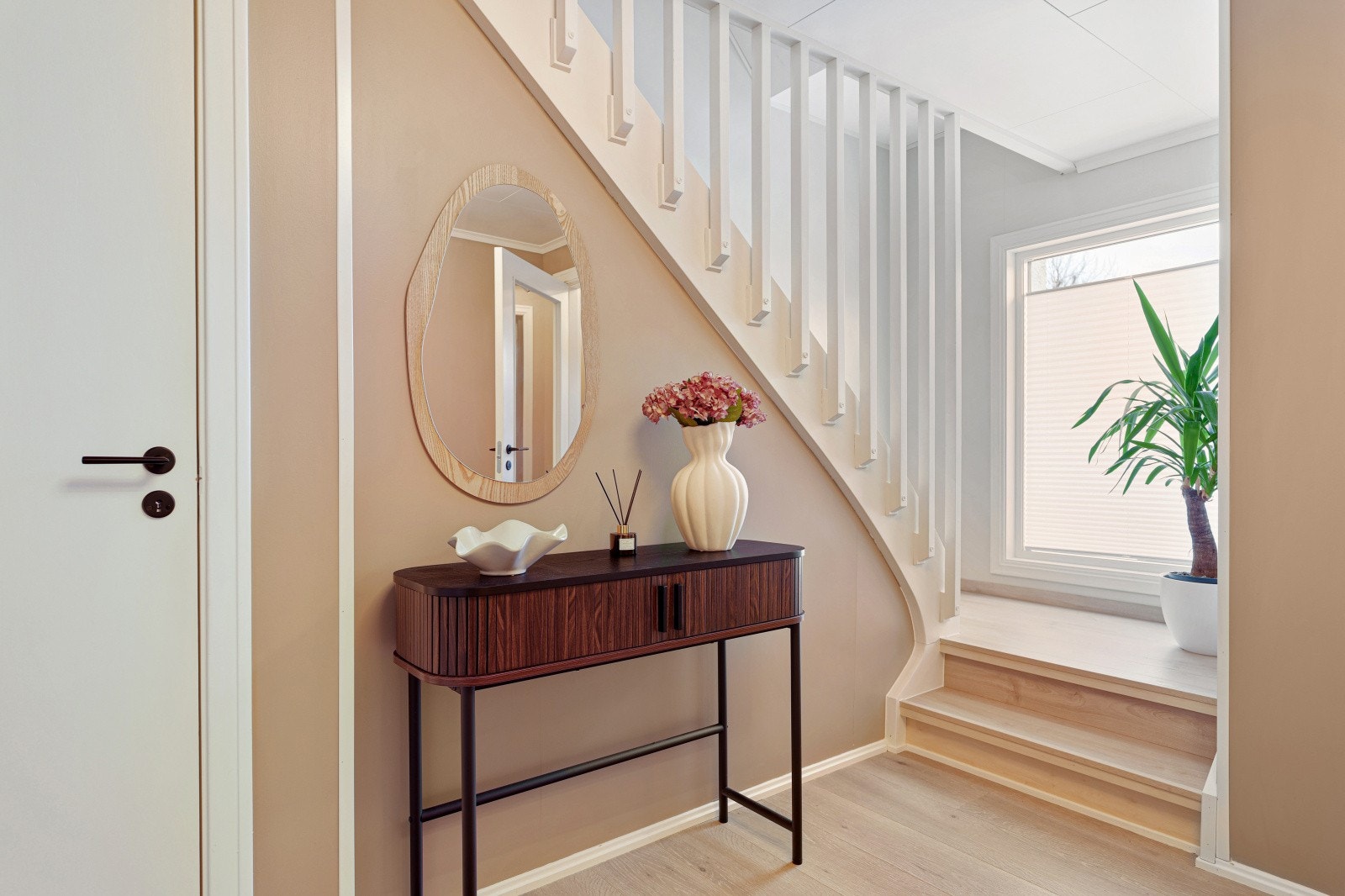 Entreen ble også overflatebehandlet i 2023. Galleribilde