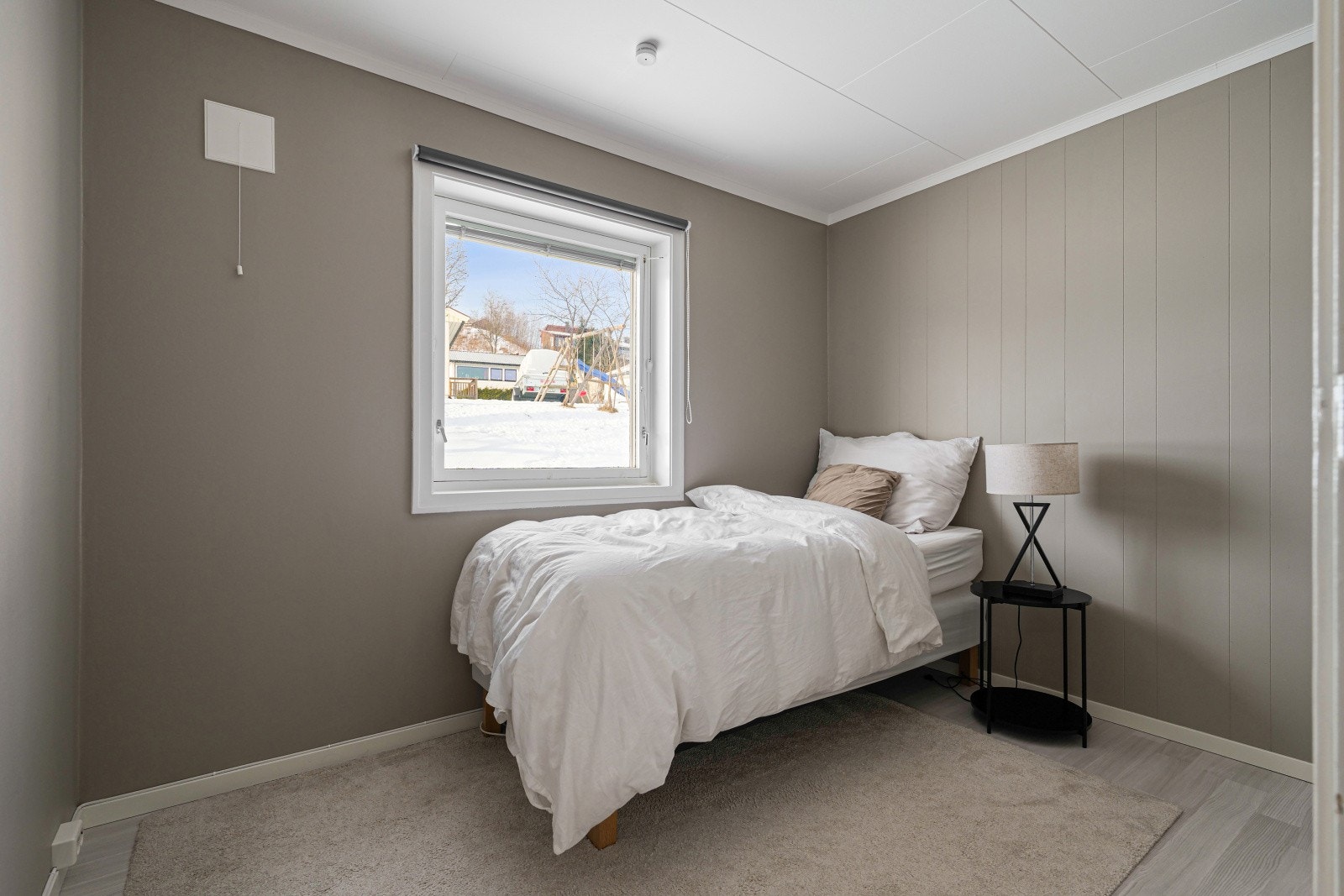 Soverom 2 på 8,5 kvm har også plass til dobbeltseng og tilhørende møblement. Galleribilde