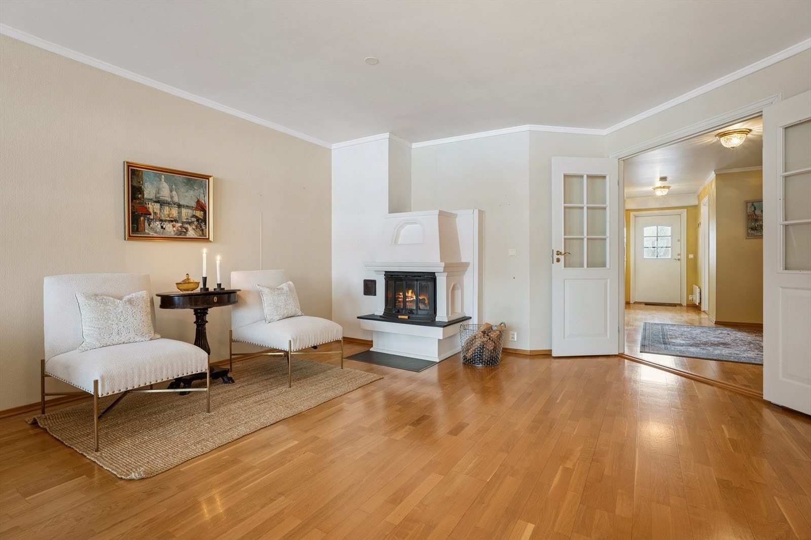 Rommets naturlige soner gjør det enkelt å møblere på en funksjonell og praktisk måte Galleribilde