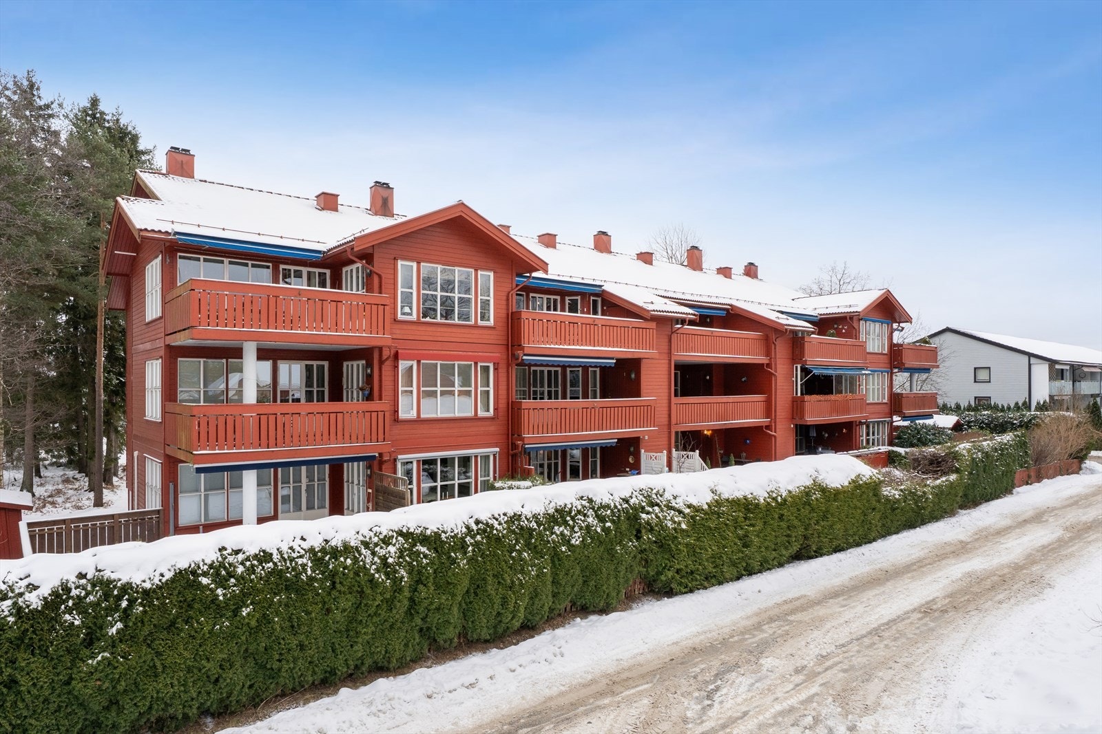 Eiendommen ligger i et veletablert og attraktivt område på Skorkeberg - et etablert og rolig nabolag som passer både familier, etablerere og voksne Galleribilde