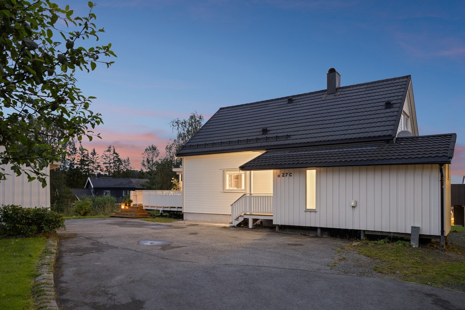 Både taktekking, drenering, etterisolering og kledning er skiftet i nyere tid. Galleribilde