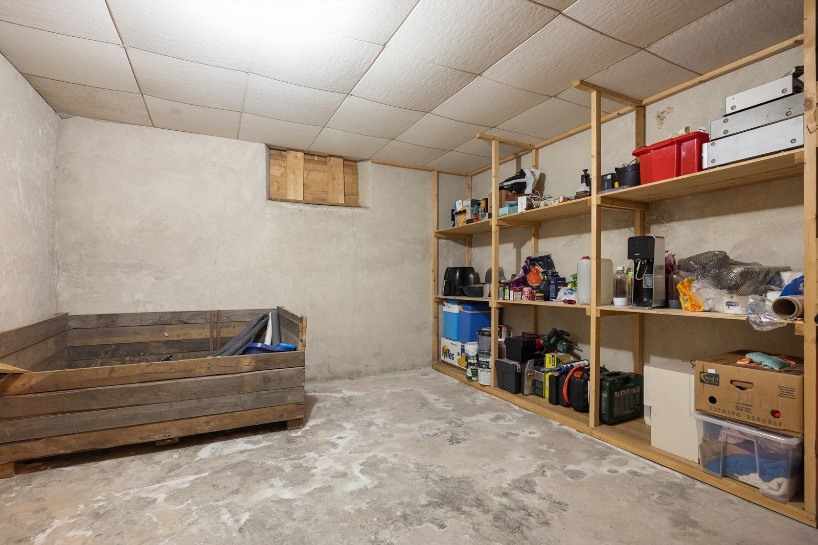 Kjelleren byr på svært god lagringsplass med totalt 36,5m² bod i tillegg til gang og vaskerom. Galleribilde