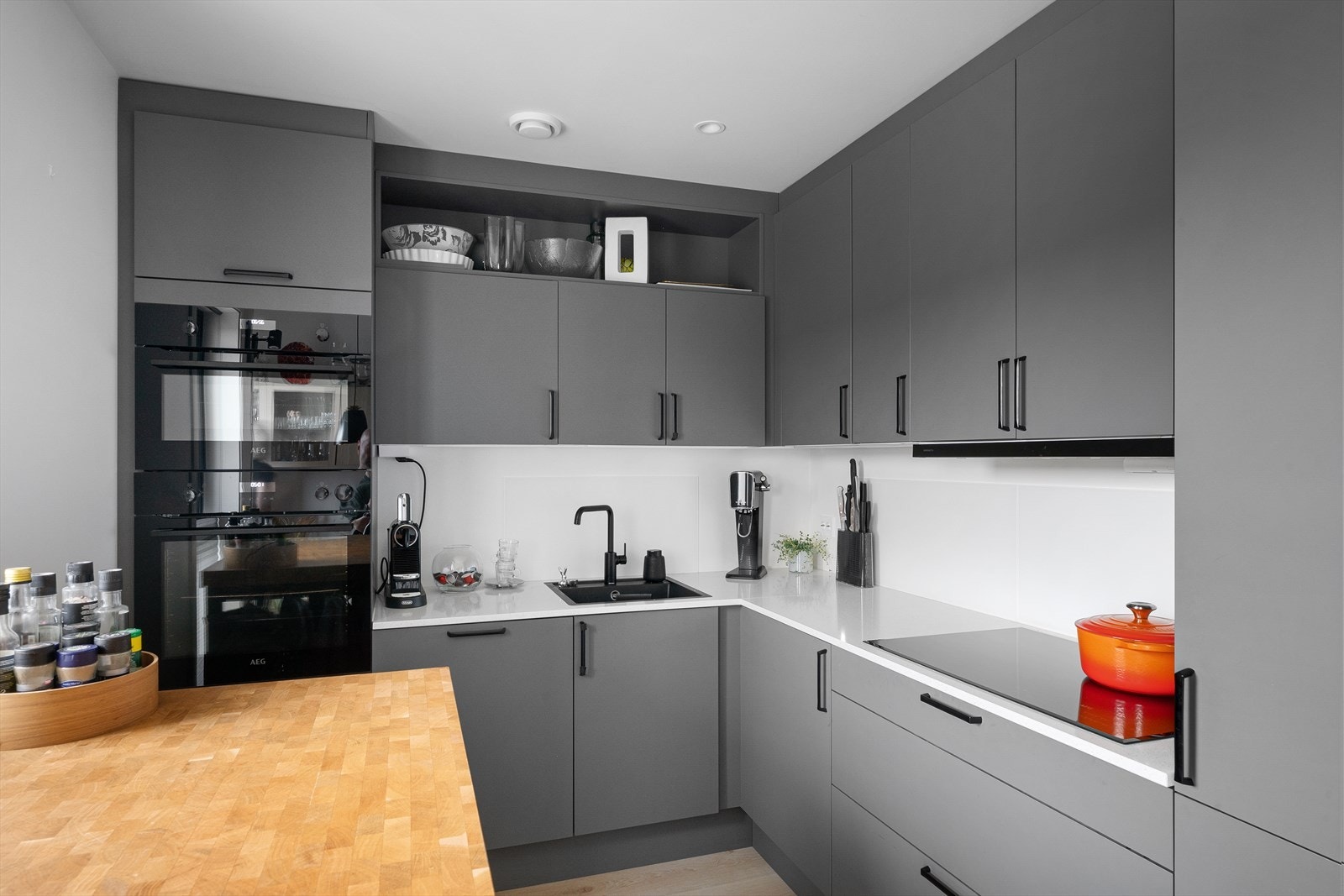 Kjøkken er påkostet og oppgradert i forhold til standard levering Galleribilde