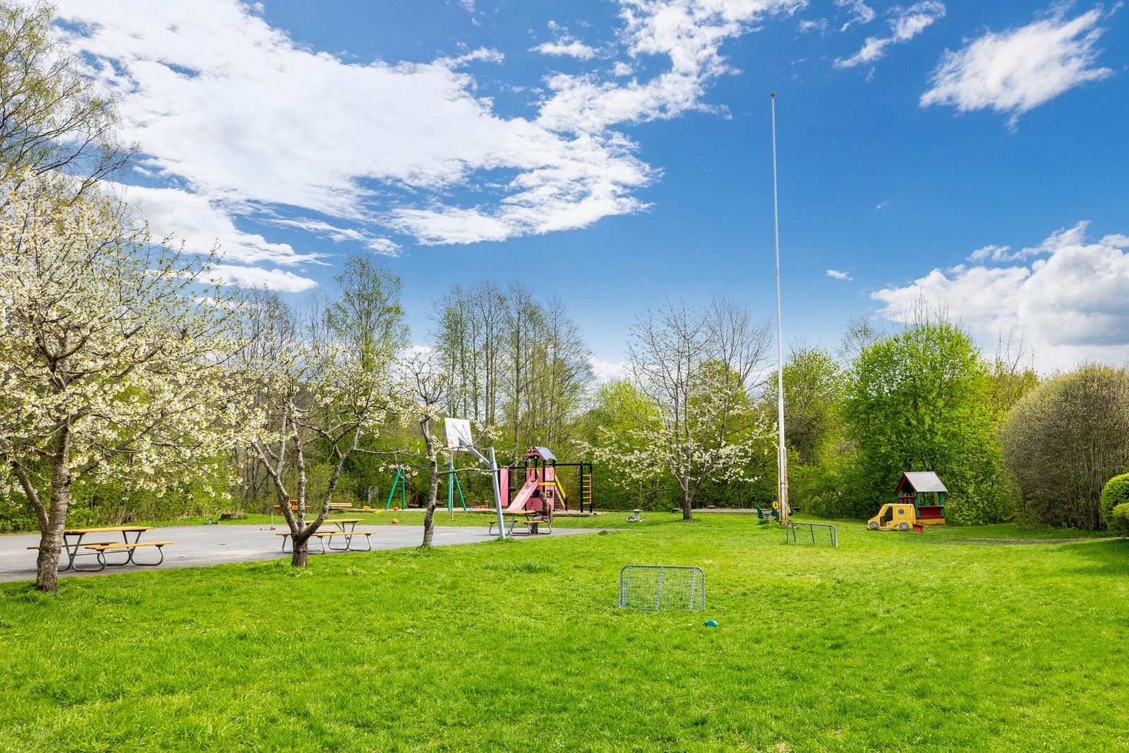 Borettslaget har lekeplass for de små. Galleribilde