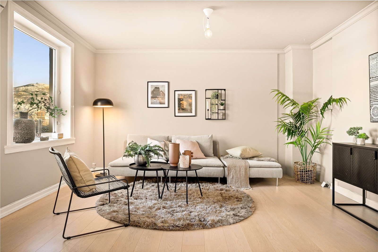 Stuen er nylig malt i en behagelig og tidsriktig farge. Galleribilde