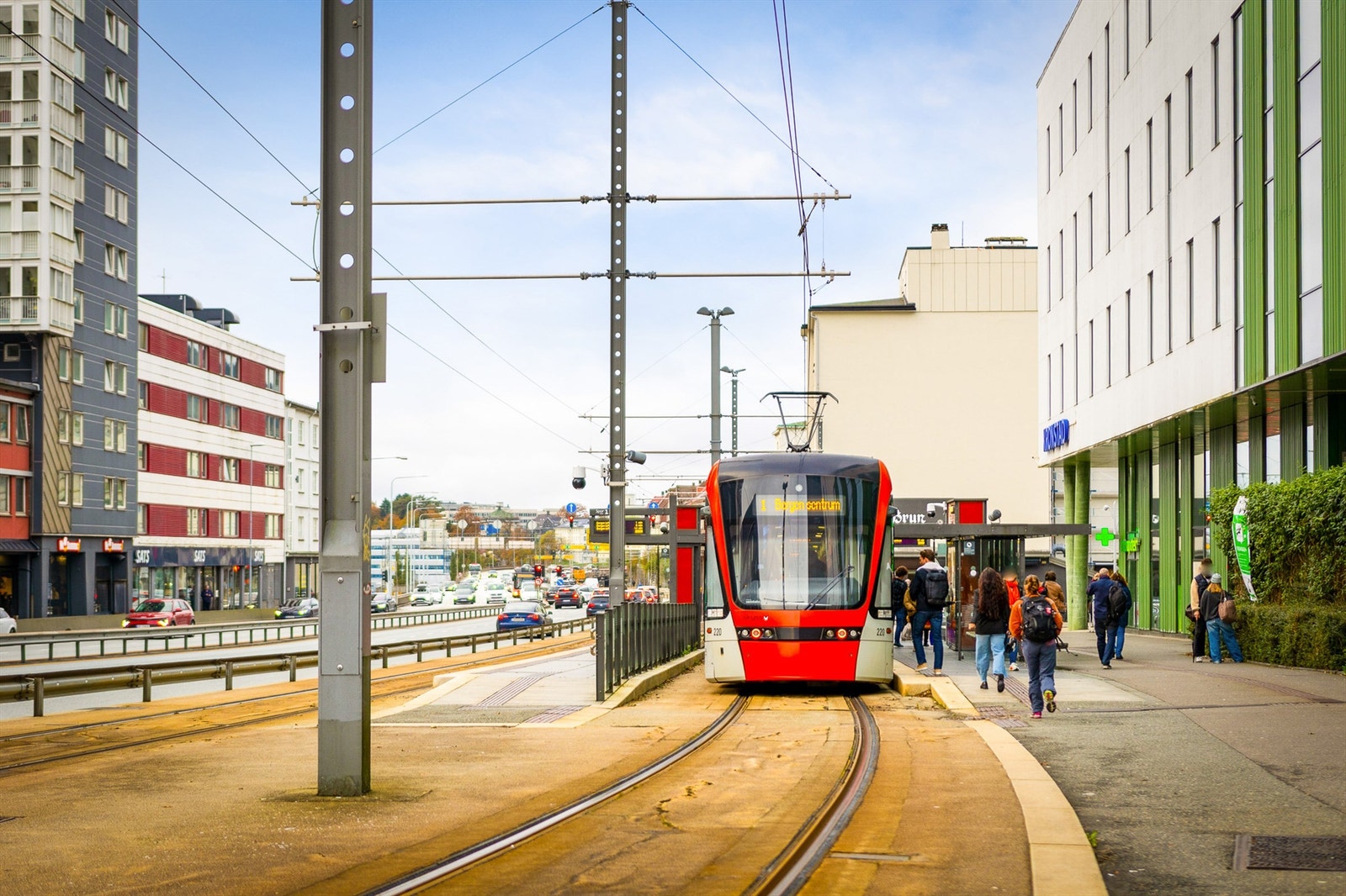 Få minutter til Danmarksplass med bybanestopp og div cafeèr og butikker. Galleribilde