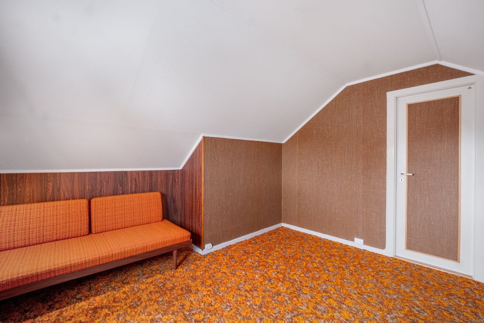 Loft. Det foreligger ikke tegninger av loftsetasjen. Se pkt. "Innhold" i salgsoppgave. Galleribilde