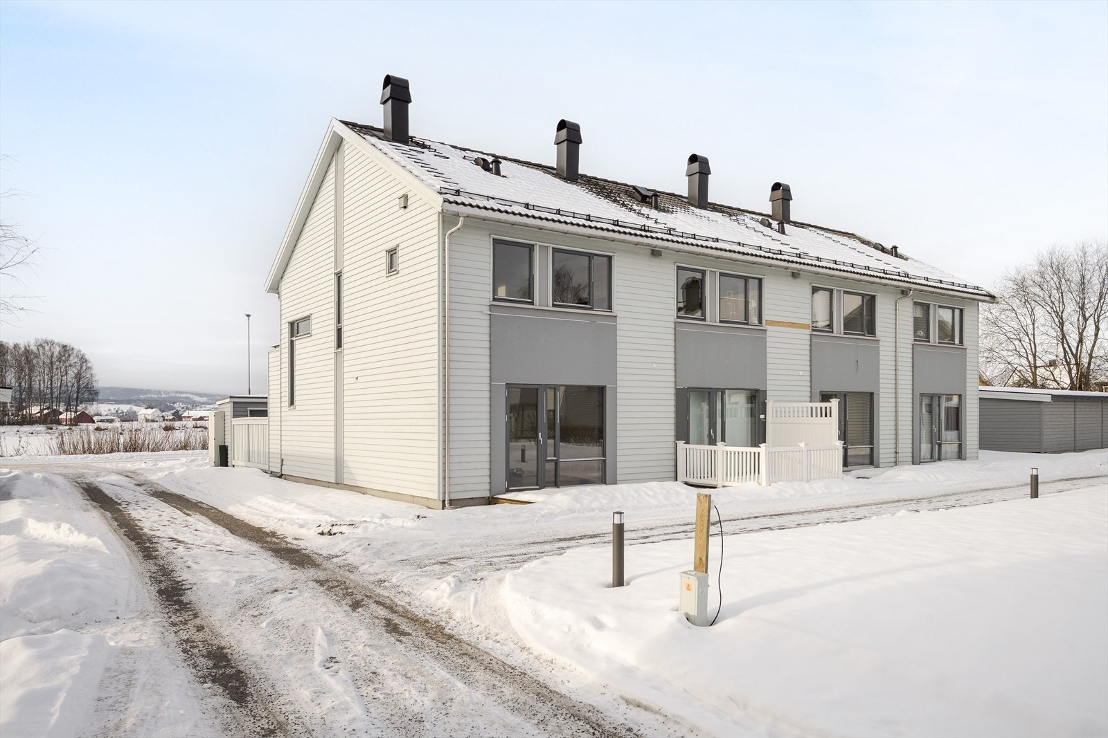 Bygningen har en takkonstruksjon med naturlig ventilering og er isolert med mineralull. Galleribilde