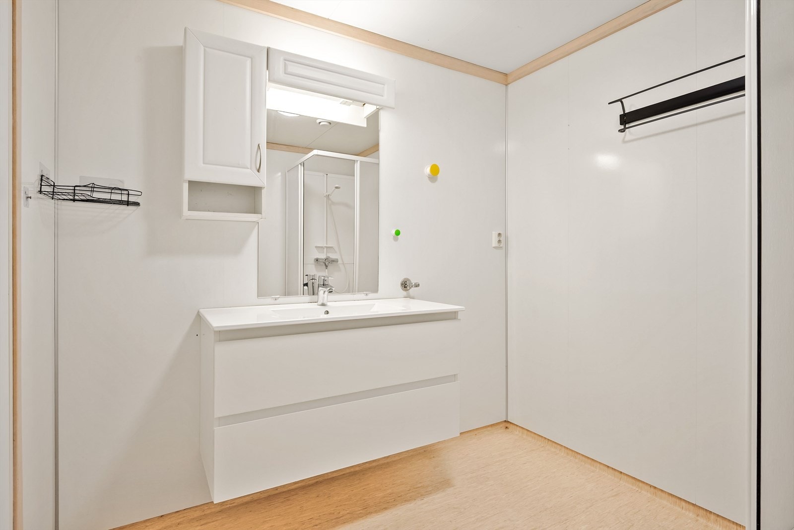 Badet ligger i 1. etasje og er fra byggeår. Galleribilde