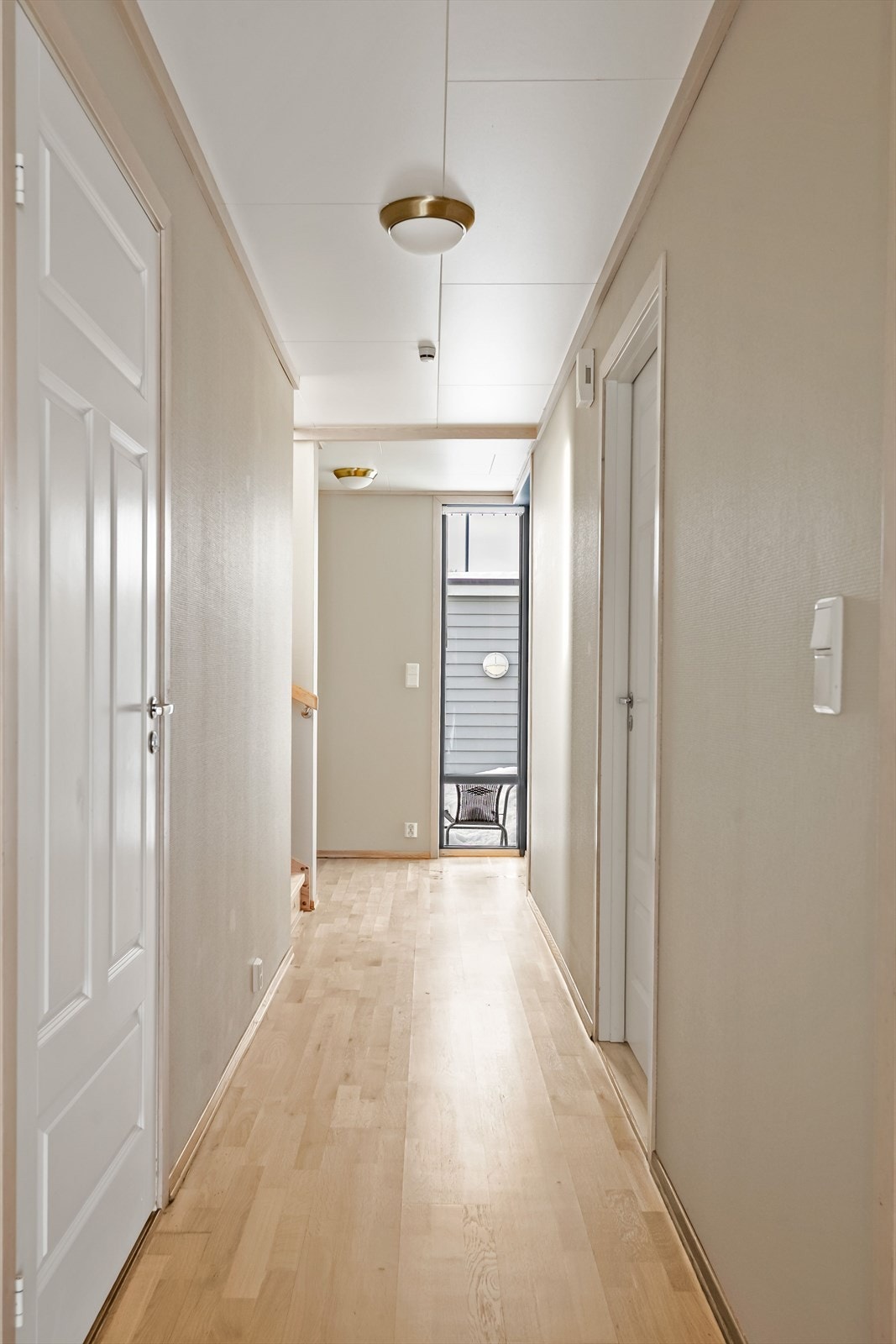 Herfra er det adkomst til rommene i 1. etasje og til trapp opp til 2. etasje. Galleribilde